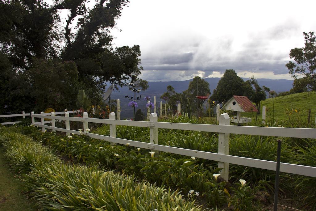 Altura Hotel Poasito Luaran gambar