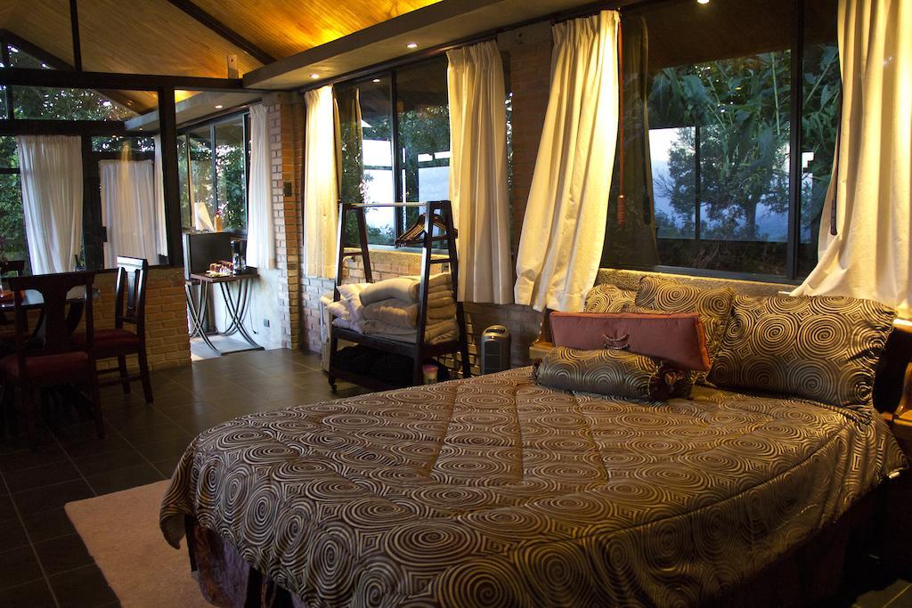Altura Hotel Poasito Luaran gambar