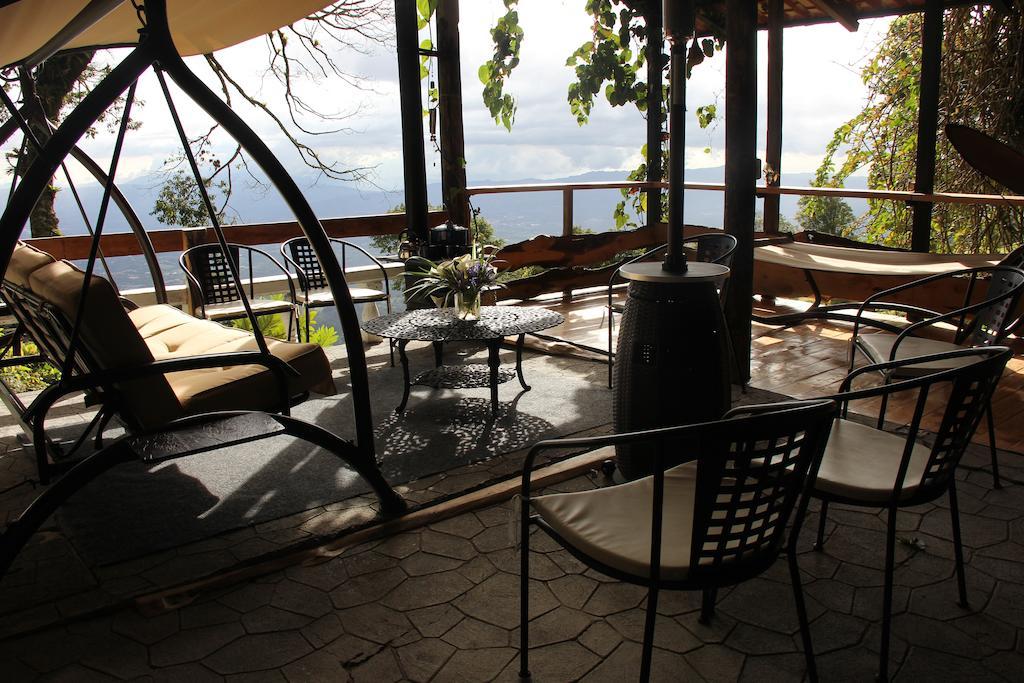 Altura Hotel Poasito Luaran gambar